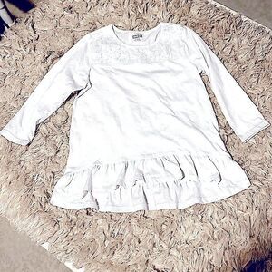 🌴 Crazy 8 Eyelet Long Sleeve Ruffle Hem Top large